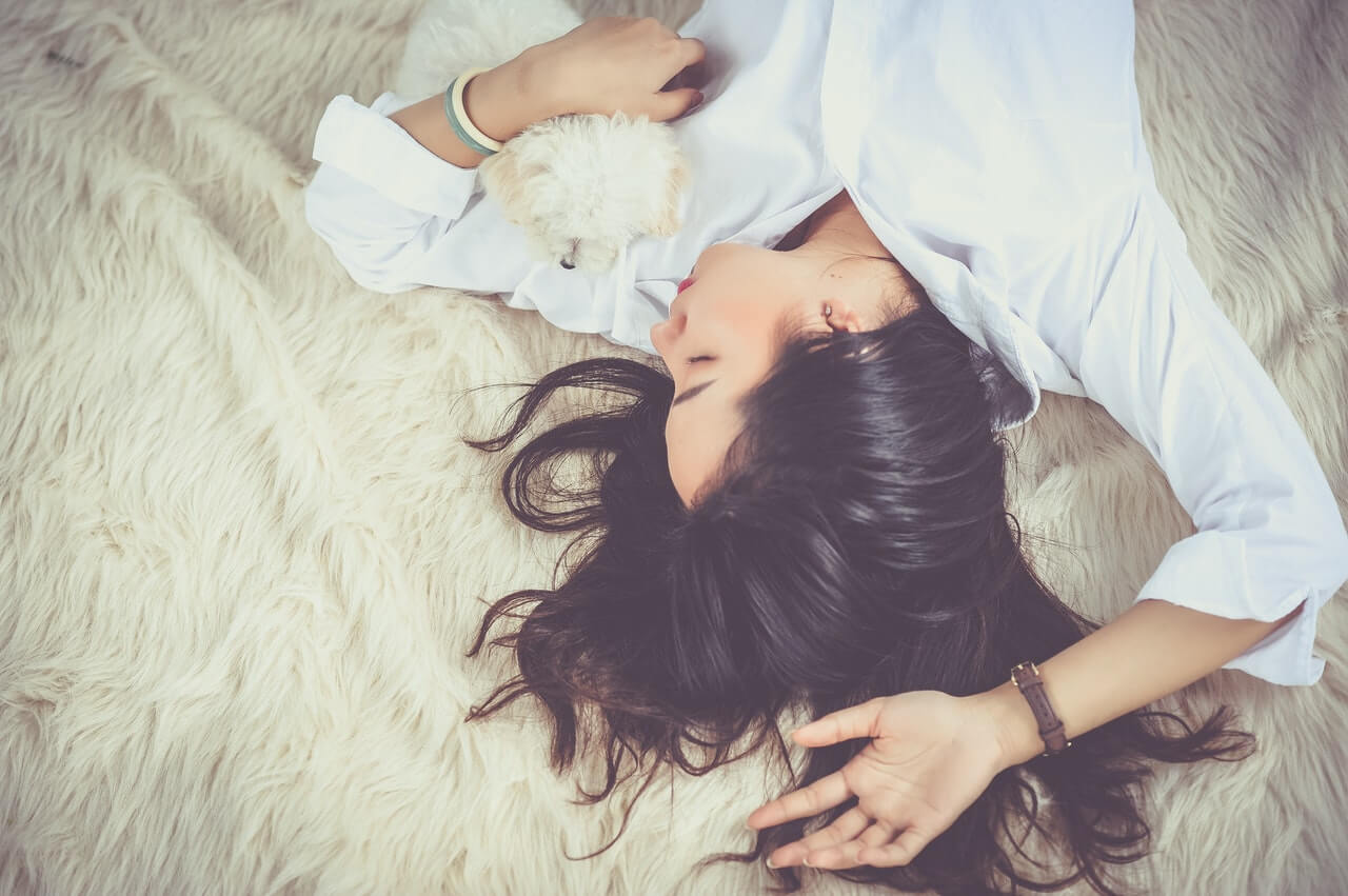 asmr คือ วิธีทำให้นอนหลับง่าย ใหม่สุดแปลกที่ต้องลอง